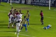 Bătaie cruntă la un meci de fotbal din Mexic » Portarul a ajuns în ambulanță!