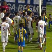 Bătaie cruntă la un meci de fotbal din Mexic! Reboceros de la Piedad - Petroleros Salamanca, suspendat!