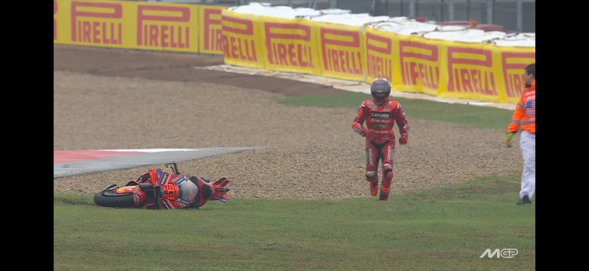 Franco Morbidelli a „zburat” pe ploaie! Marc Marquez a avut prima sa căzătură din acest sezon de MotoGP
