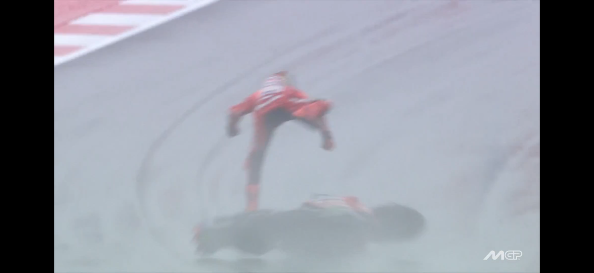 Franco Morbidelli a „zburat” pe ploaie! Marc Marquez a avut prima sa căzătură din acest sezon de MotoGP