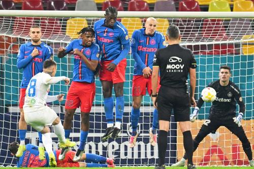 Dawa, în zidul celor de la FCSB / FOTO: Imago