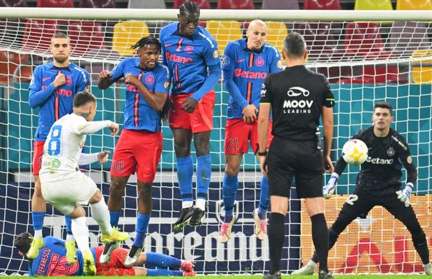 Cei 4 jucători care NU au prins lotul celor de la FCSB pentru sezonul de Superliga: cum arată lista finală