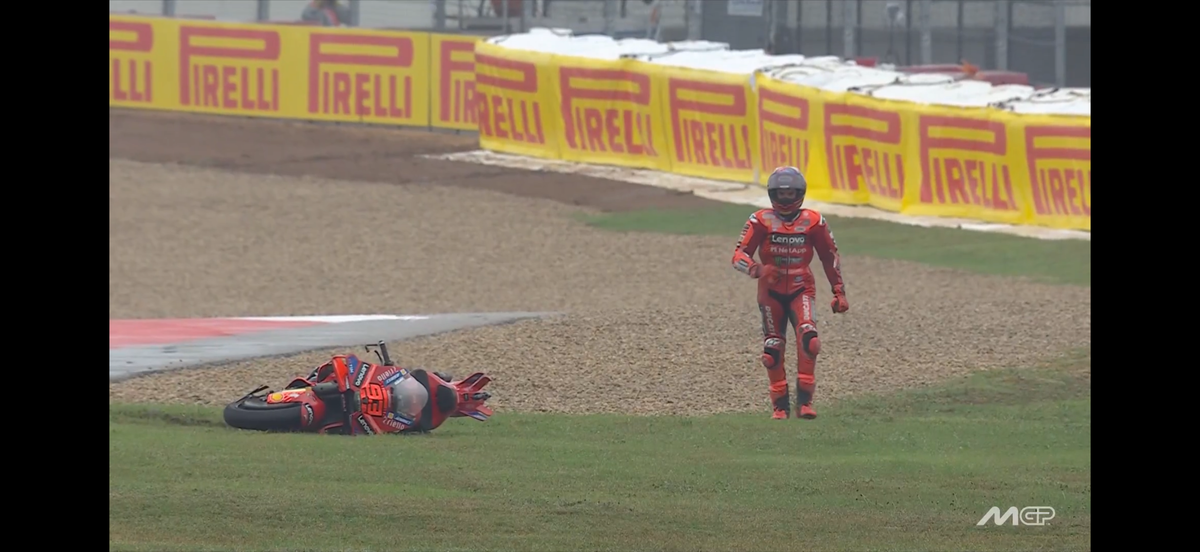 Franco Morbidelli a „zburat” pe ploaie! Marc Marquez a avut prima sa căzătură din acest sezon de MotoGP