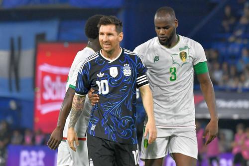Aly Abeid, fundașul de la CFR Cluj, l-a înfruntat pe Messi în Argentina - Mauritania/ foto: Imago Images