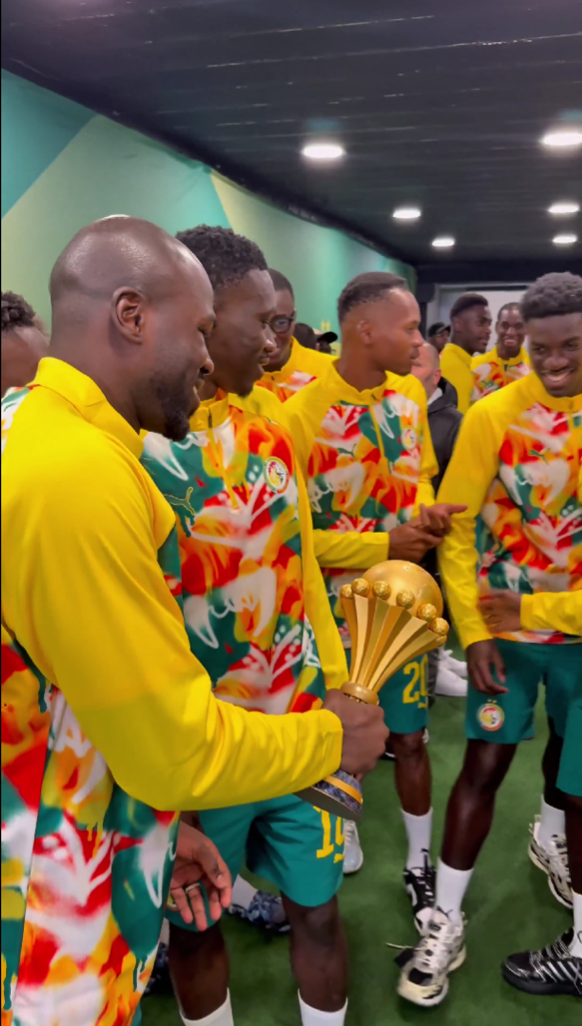 Senegal a adus trofeul Cupei Africii în Europa: paradă în fața a 70.000 spectatori