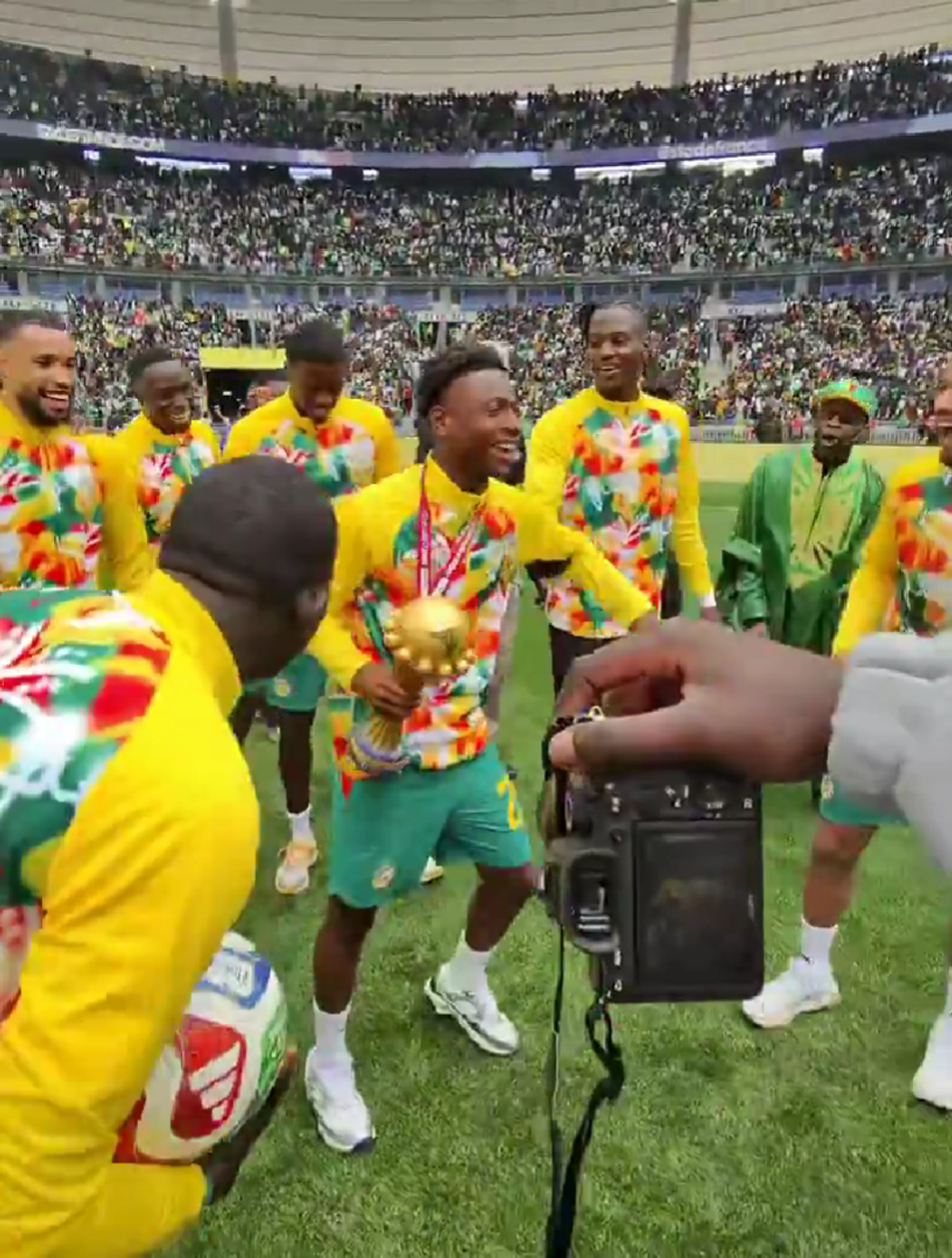 Senegal a adus trofeul Cupei Africii în Europa: paradă în fața a 70.000 spectatori