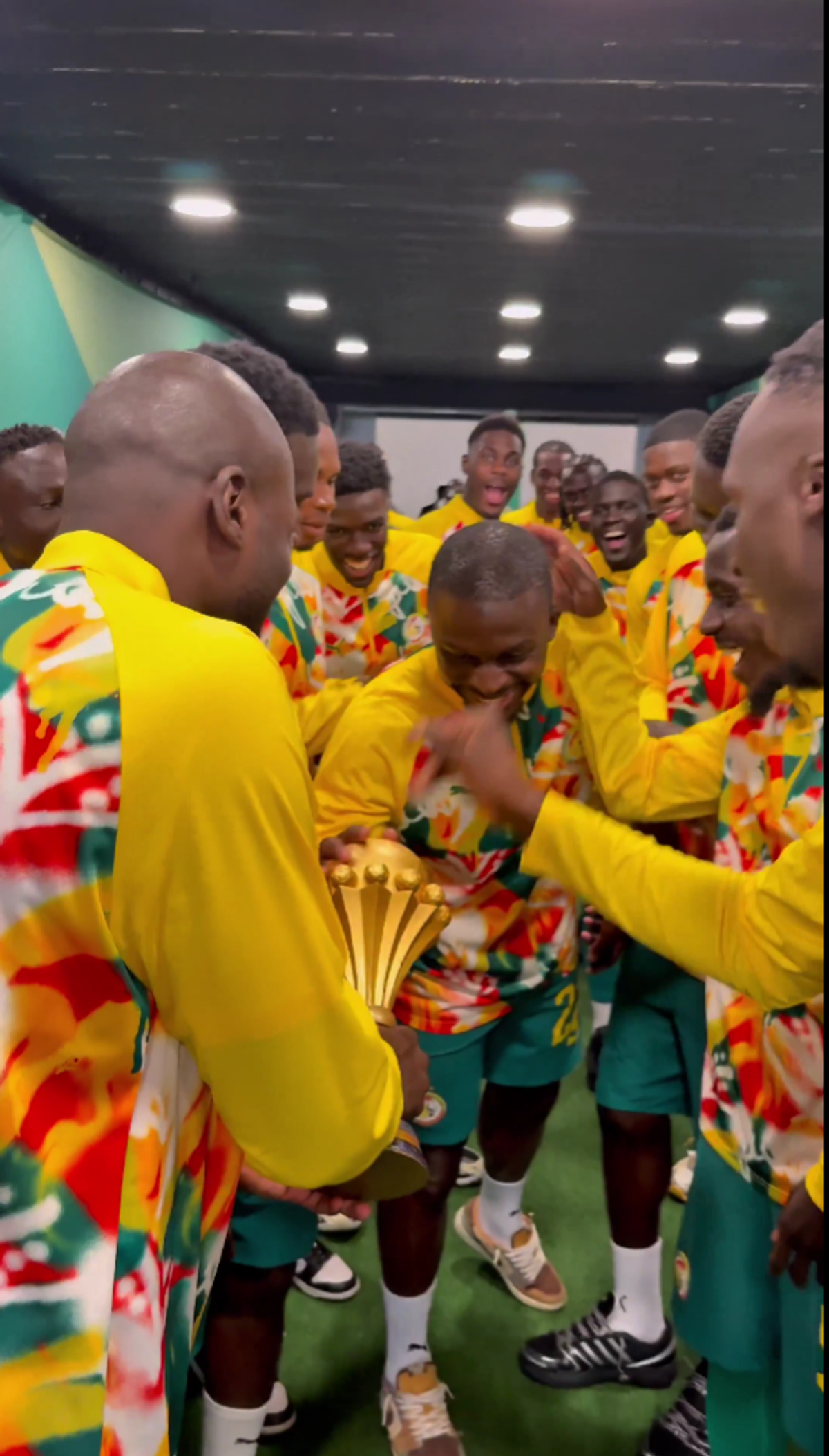 Senegal a adus trofeul Cupei Africii în Europa: paradă în fața a 70.000 spectatori