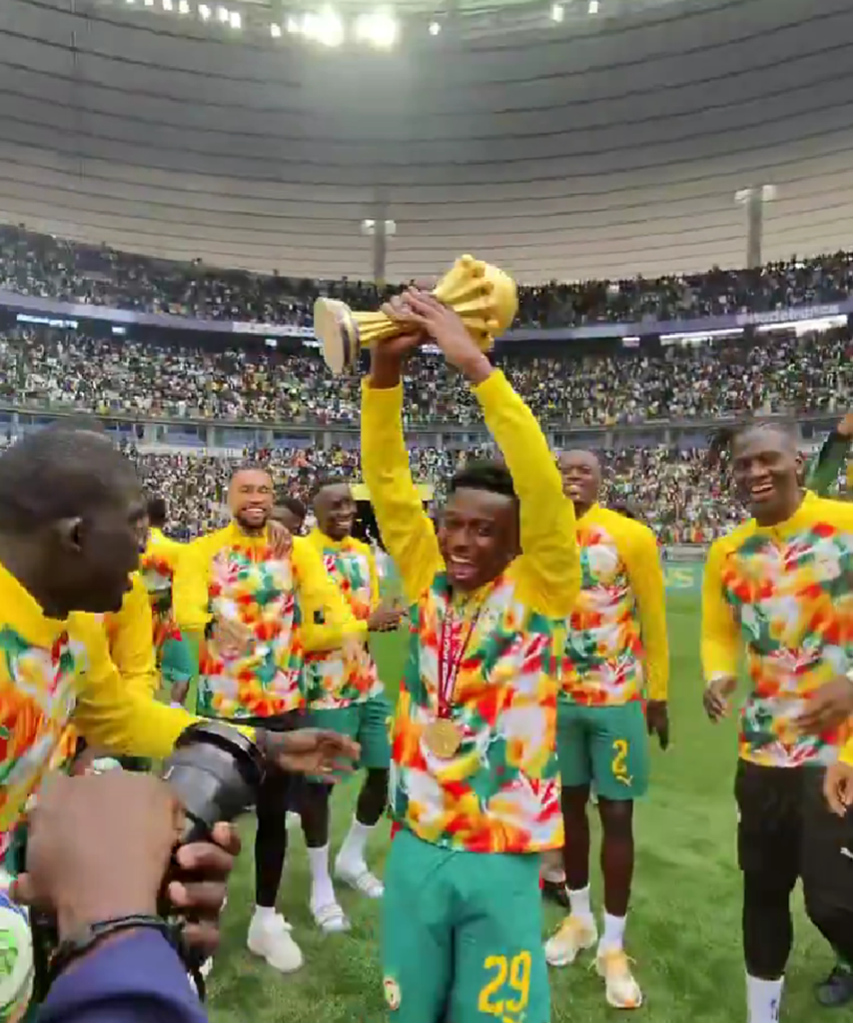 Senegal a adus trofeul Cupei Africii în Europa: paradă în fața a 70.000 spectatori