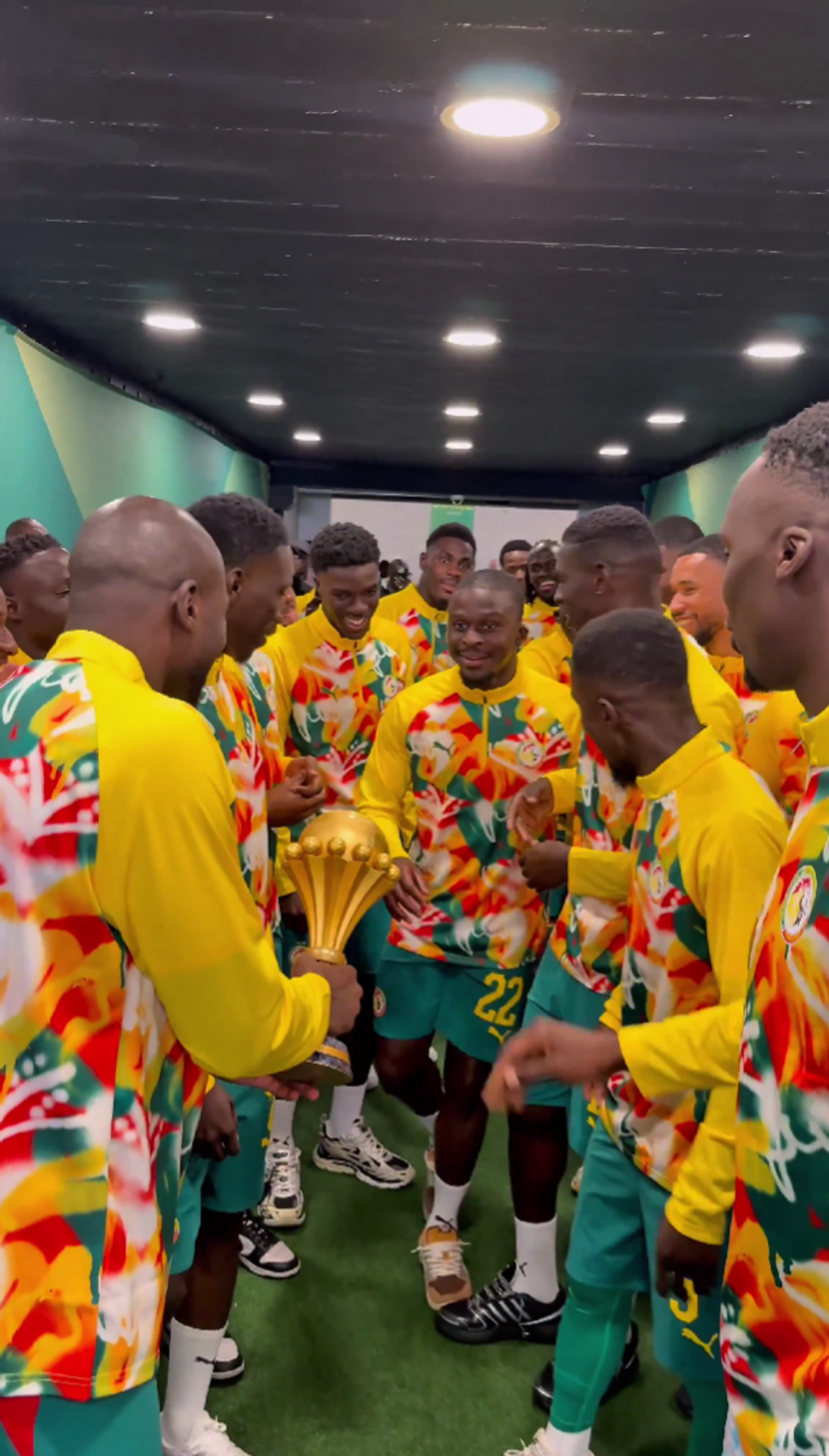 Senegal a adus trofeul Cupei Africii în Europa: paradă în fața a 70.000 spectatori