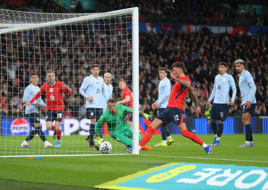 Ben White a deschis scorul din careul mic în minutul 81 al partidei amicale Anglia - Uruguay 1-1 / Foto: Imago Scandal la amicalul cu Uruguay » A fost huiduit de fanii englezi, aplaudat la gol și fluierat la final pe Wembley!