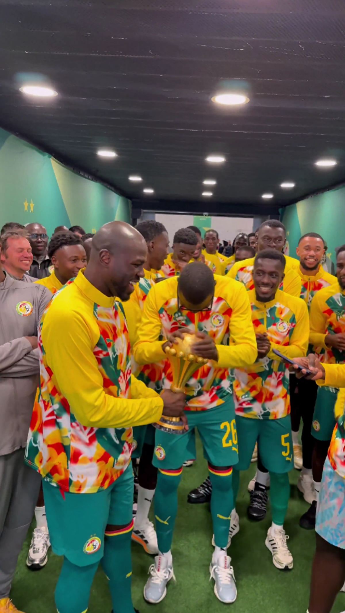 Senegal a adus trofeul Cupei Africii în Europa: paradă în fața a 70.000 spectatori