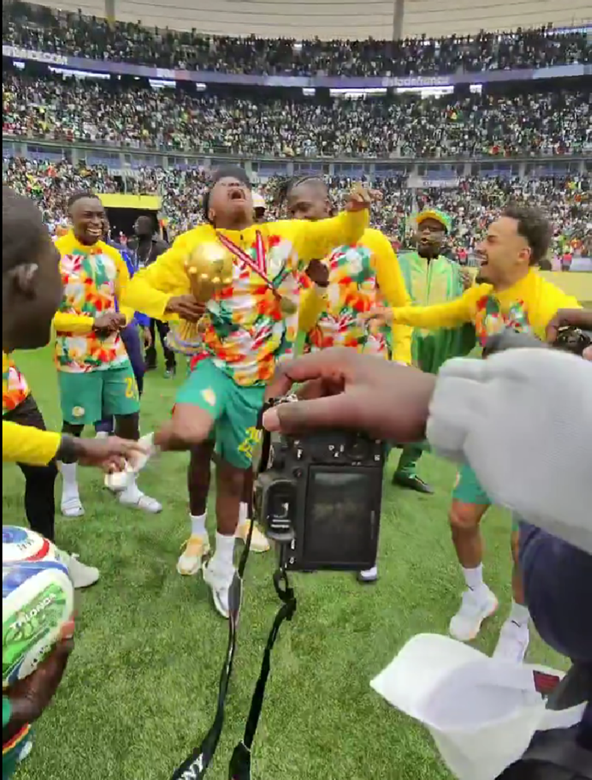 Senegal a adus trofeul Cupei Africii în Europa: paradă în fața a 70.000 spectatori