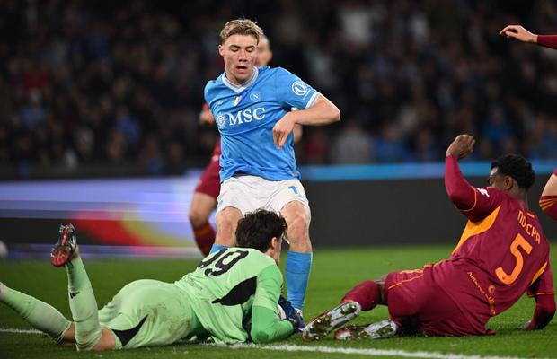 Caz unic pe masa FIFA » Cer derogare pentru titularul din Serie A, „blocat” de regulamente pentru doar patru zile!