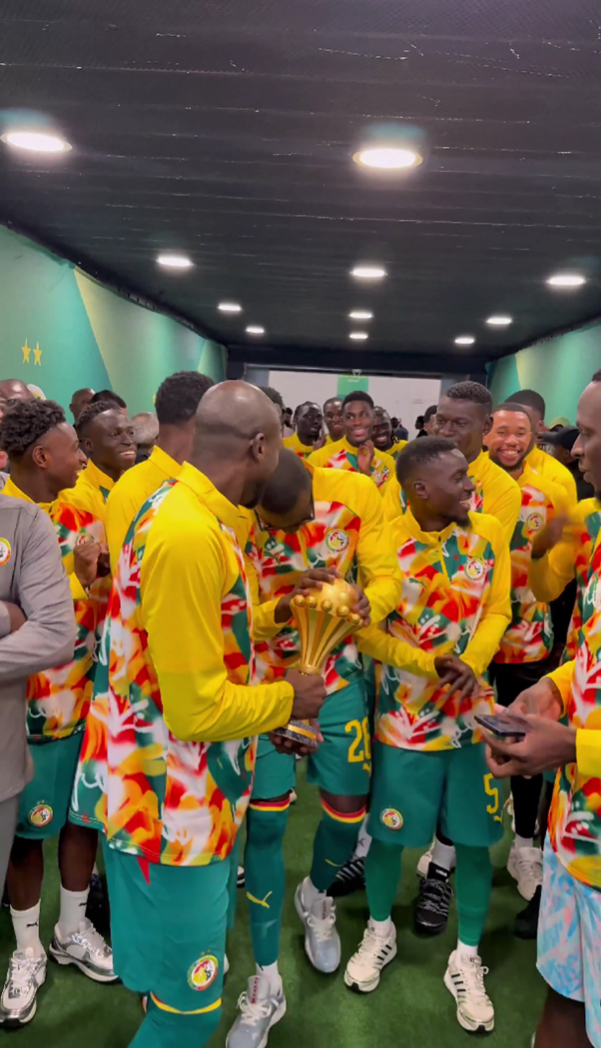 Senegal a adus trofeul Cupei Africii în Europa: paradă în fața a 70.000 spectatori