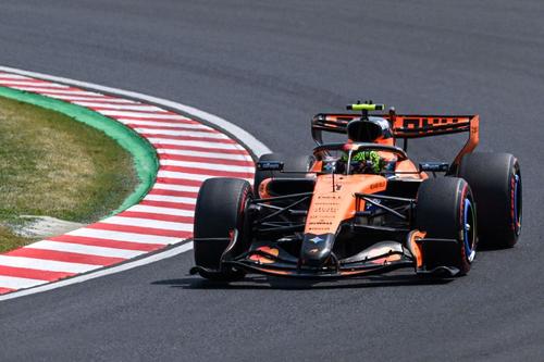 Monopostul McLaren pe circuitul de la Suzuka/ foto Imago Images