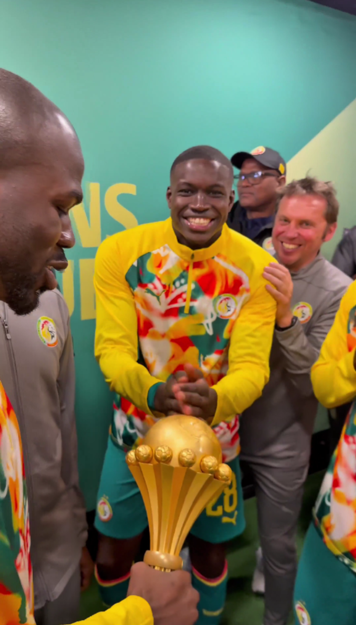 Senegal a adus trofeul Cupei Africii în Europa: paradă în fața a 70.000 spectatori