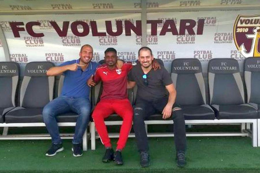 Tudor Guțilă (dreapta) la Voluntari, alături de atacantul ghanez Richard Gadze, plasat în 2018 la clubul controlat din umbră de primarul Florentin Pandele Cine e și cu ce se ocupă fratele Danei Budeanu, omul interesat să preia UTA: patron sau interfață? » Meszar, enigmatic: „Am stat puțin de vorbă”