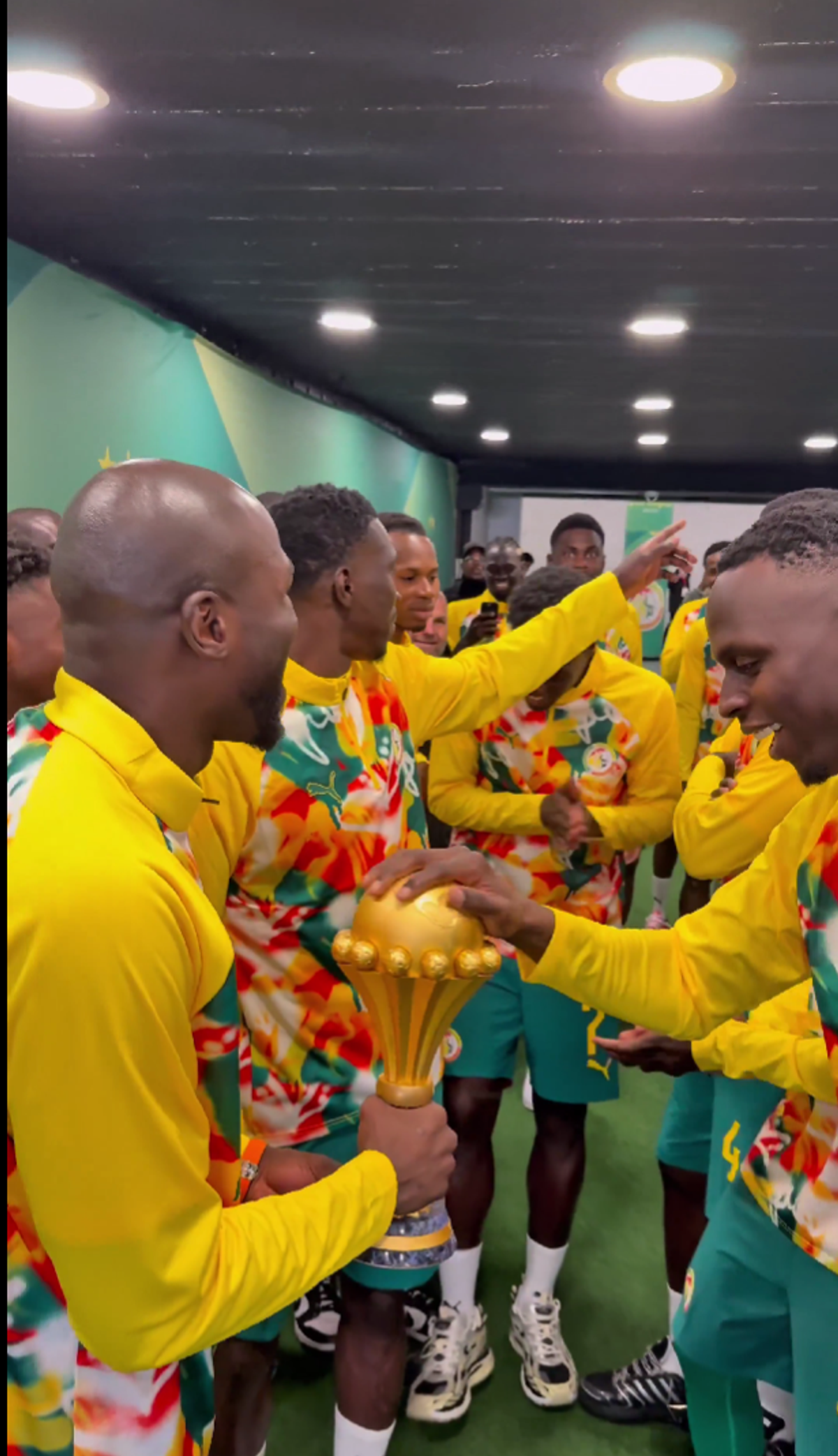 Senegal a adus trofeul Cupei Africii în Europa: paradă în fața a 70.000 spectatori