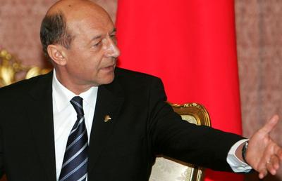 Traian Băsescu îl sfătuiește pe Klaus Iohannis: „Soluția prudentă e să prelungească starea de urgență încă o lună”
