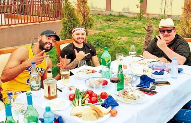 FOTO Petrecere pasibilă de amendă la CFR Cluj » Doi fotbaliști și un impresar, surprinși în ofsaid
