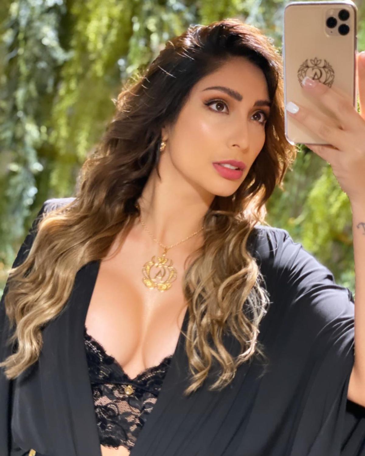 GALERIE FOTO. Cindy Alvarez, soția de fotbalist lipsită de inhibiții: „Ciudată, frumoasă și magică”