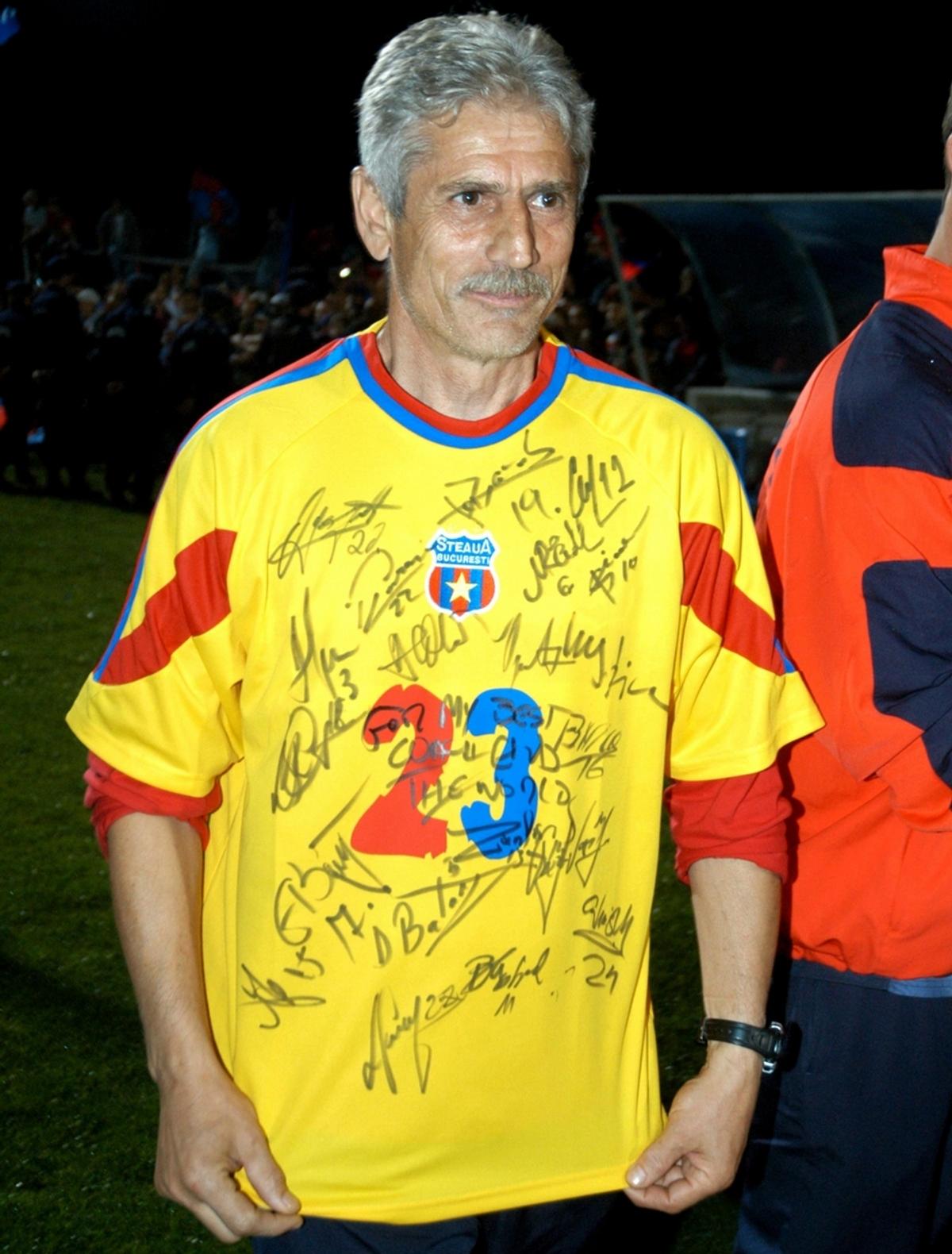 39 de ani de când Vasile Iordache devenea "Eroul de pe Wembley". Și de când primea nota maximă: "Da, eu și Nadia ce am mai luat 10!" :)