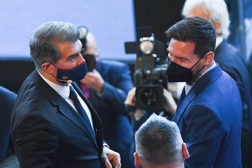 Laporta, gata să facă orice pentru a-l convinge pe Messi să rămână la Barcelona // FOTO: Guliver/GettyImages