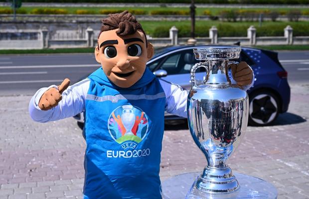 Ce facilităţi vor avea turiştii străini care vor veni la meciurile de la Campionatul European care vor fi organizate în capitală. Anunţul Primăriei Bucureşti