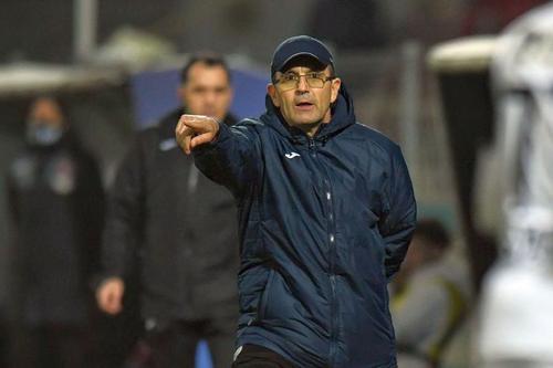 Eugen Neagoe (53 de ani) a urmărit remiza dintre Chindia Târgoviște și Astra, scor 0-0, din tribune. Antrenorul giurgiuvenilor l-a criticat din nou pe arbitrul Andrei Antonie, cel din cauza căruia a fost astăzi suspendat.
