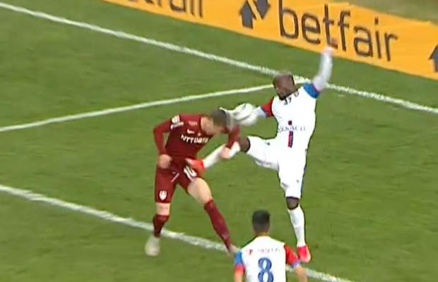 Penalty neacordat în CFR Cluj - FC Botoșani! Continuă greșelile în Liga 1