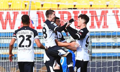Răzvan Lucescu (52 de ani) îi sfătuiește pe Dennis Man (22 de ani) și Valentin Mihăilă (21 de ani) să rămână la Parma, chiar dacă ar evolua în Serie B sezonul următor.