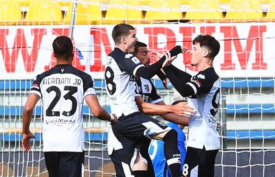 Răzvan Lucescu nu merge la Parma, dar are un sfat clar pentru Man și Mihăilă: „Nu sunt «magicieni», trebuie să rămână”