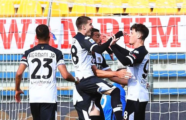Răzvan Lucescu nu merge la Parma, dar are un sfat clar pentru Man și Mihăilă: „Nu sunt «magicieni», trebuie să rămână”