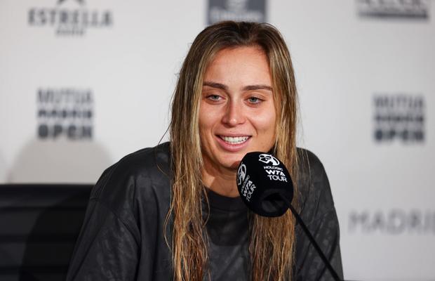 Badosa a izbucnit în râs când a fost întrebată de meciul cu Halep: „Pfff, voi asta credeți?”