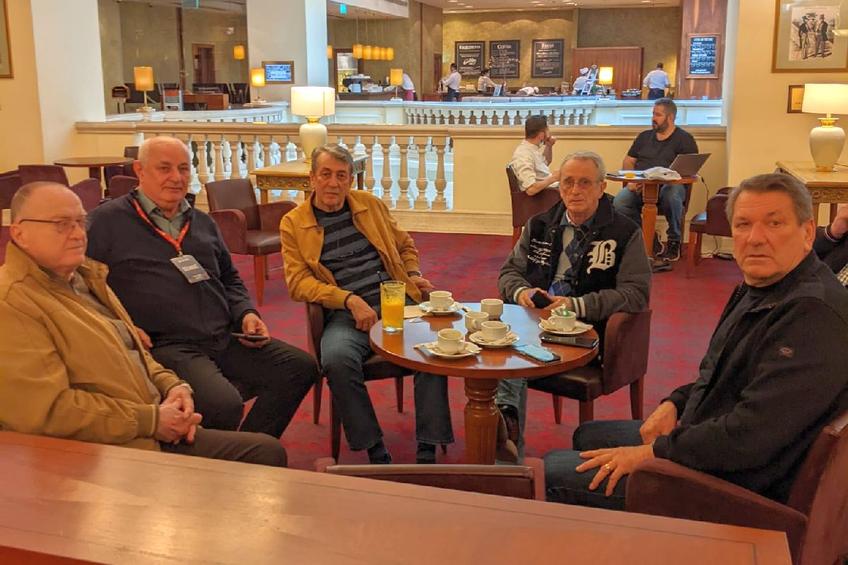 De la stânga la dreapta: Cornel Oțelea, Gheorghe Tadici, Valentin Samungi, Cristian Gațu, Radu Voina
