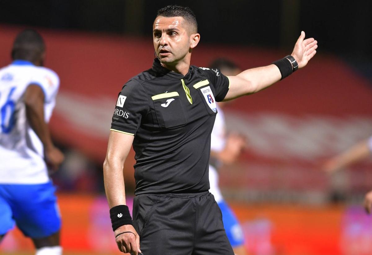 Un candidat la primărie arbitrează Dinamo - FCSB! Decizie în premieră luată de Kyros Vassaras pentru „Derby de România”