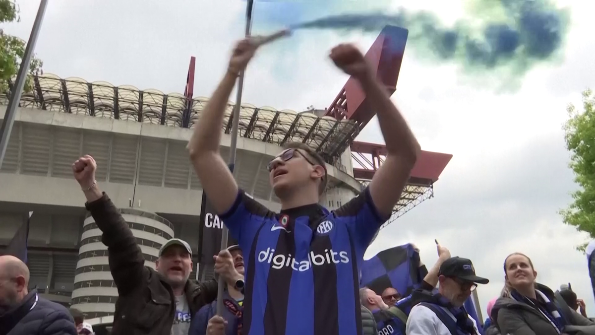 Fanii lui Inter au scos vaca pe stradă la petrecerea de titlu » Imagini senzaționale din Milano