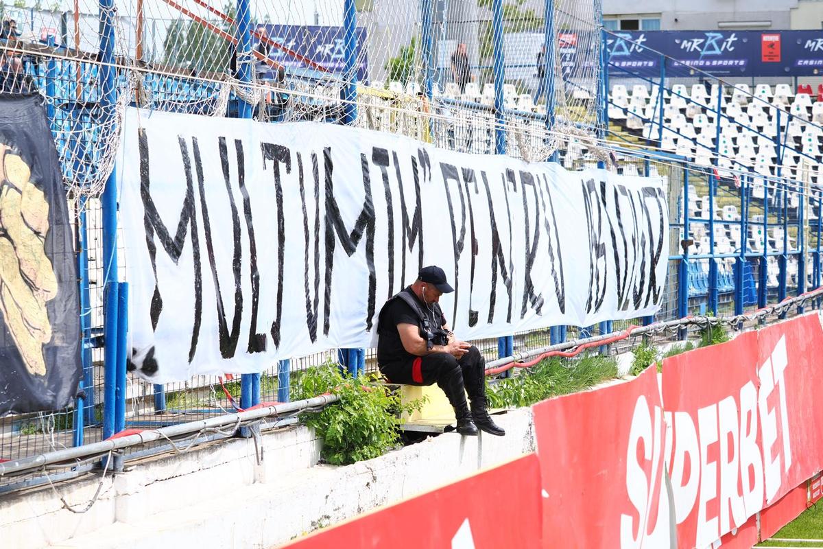 Au întors toate privirile! Detalii din tribunele stadionului de la Galați + tatuajul special al lui Iancu
