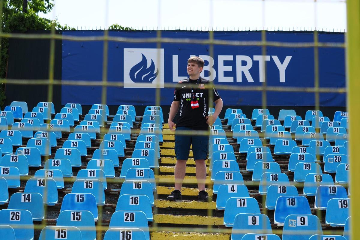 Au întors toate privirile! Detalii din tribunele stadionului de la Galați + tatuajul special al lui Iancu