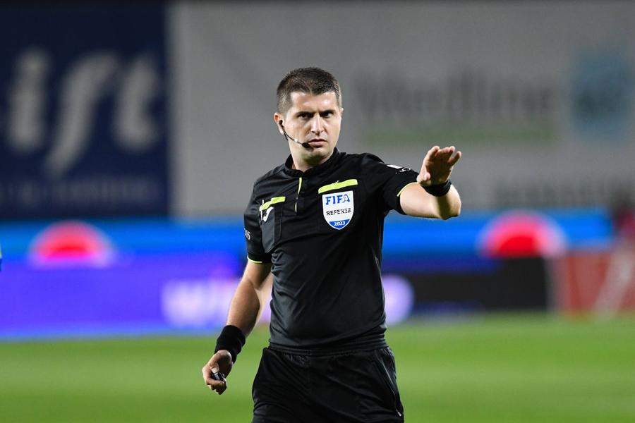 Andrei Chivulete. Foto Imago Images Șeful s-a făcut că plouă!