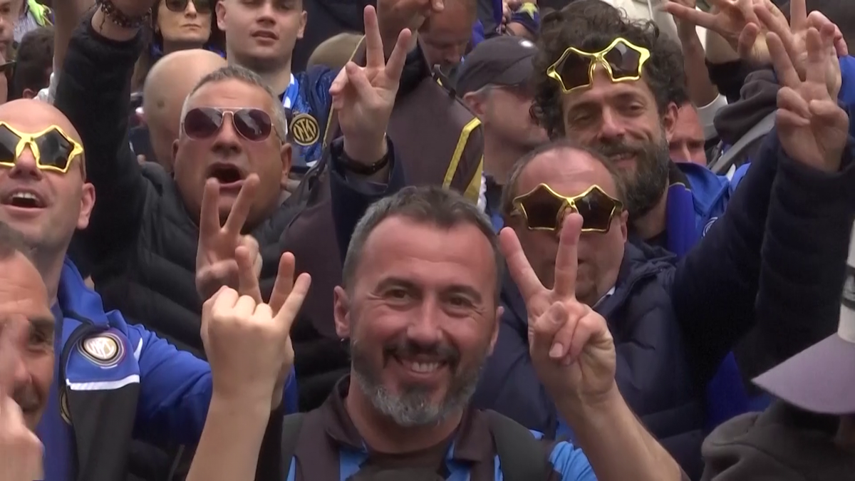 Fanii lui Inter au scos vaca pe stradă la petrecerea de titlu » Imagini senzaționale din Milano