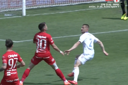 Momentul în care Zhelev l-a călcat în careu pe Paraschiv / Foto: captură de ecran primasport.ro