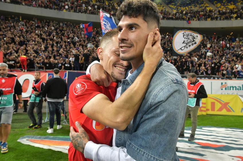 Darius Olaru și Forinel Coman, bucurându-se după ce FCSB a devenit campioană // FOTO: Cristi Preda