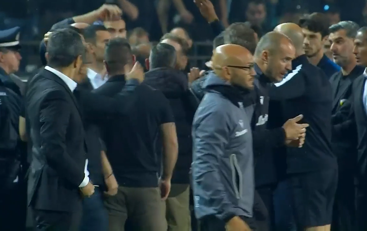 Răzvan Lucescu, „remontada” de senzație în derby-ul cu AEK Atena » Încă un scandal: Poliția a intervenit în timpul meciului
