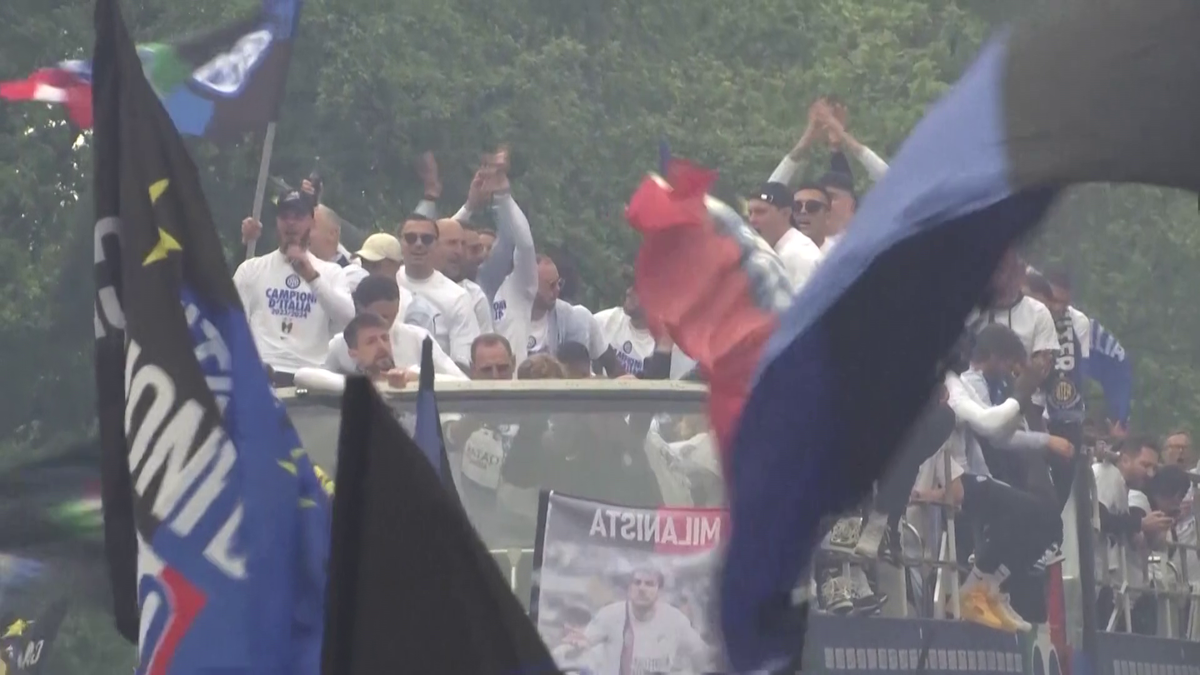 Fanii lui Inter au scos vaca pe stradă la petrecerea de titlu » Imagini senzaționale din Milano