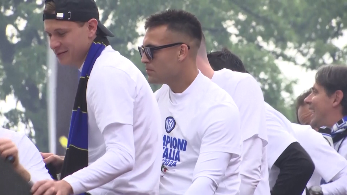 Fanii lui Inter au scos vaca pe stradă la petrecerea de titlu » Imagini senzaționale din Milano