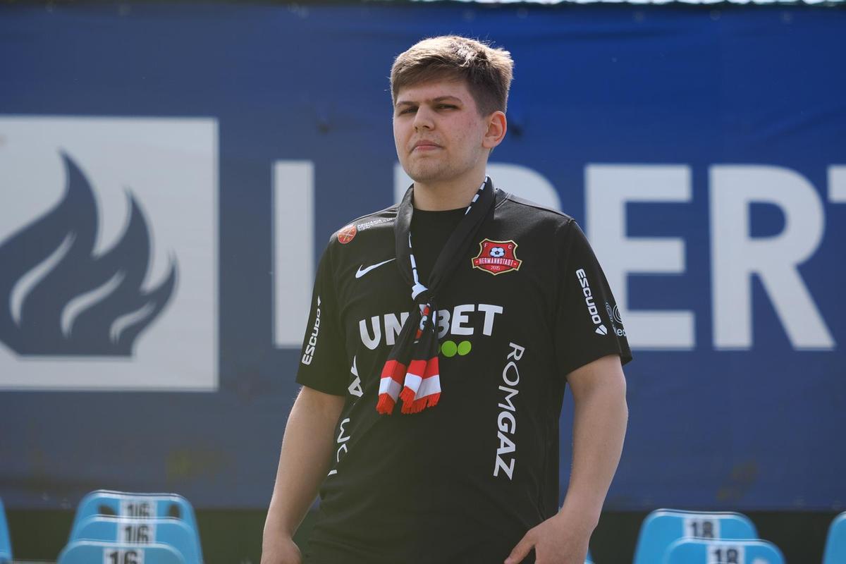 Au întors toate privirile! Detalii din tribunele stadionului de la Galați + tatuajul special al lui Iancu