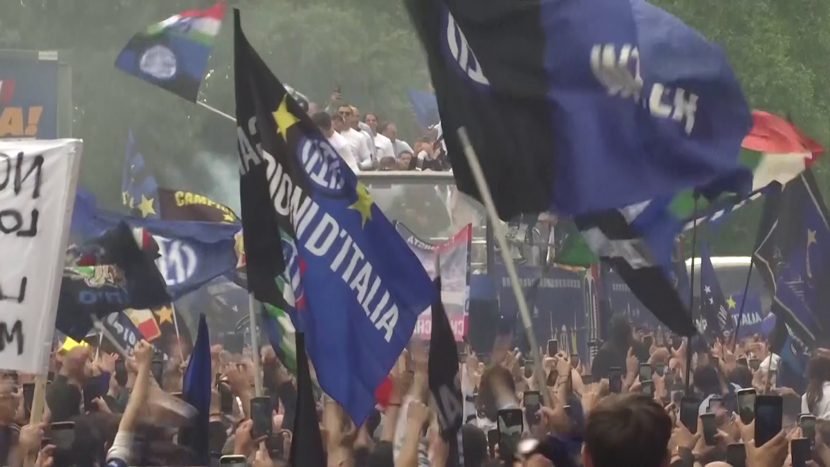 Fanii lui Inter au scos vaca pe stradă la petrecerea de titlu » Imagini senzaționale din Milano