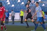 Fază halucinantă în play-out-ul din Superliga » Chivulete s-a făcut de râs: ce penalty a putut dicta în meciul cu implicații la retrogradare