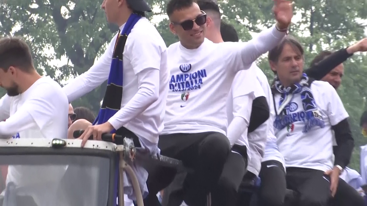 Fanii lui Inter au scos vaca pe stradă la petrecerea de titlu » Imagini senzaționale din Milano